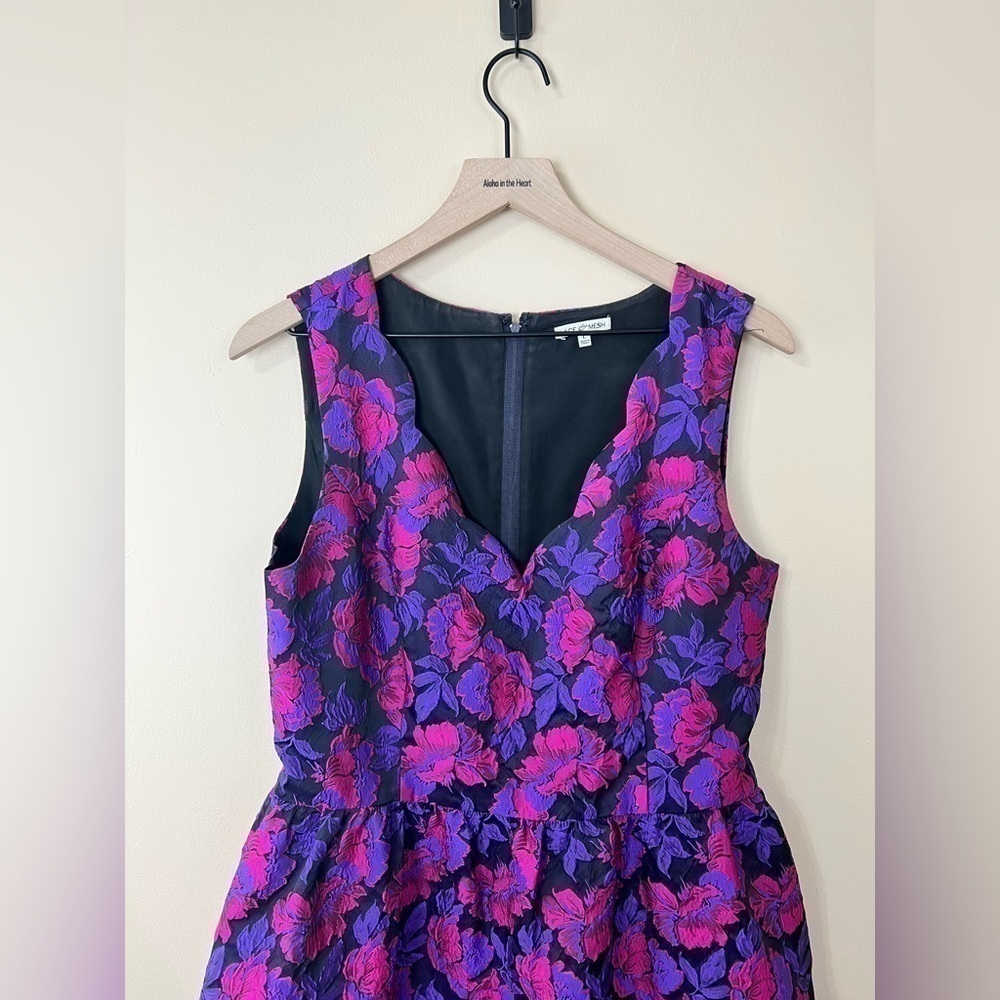 Gorgeous dress - Picture 3 of 8